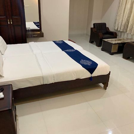 Jnr Grand Hotel Madanapalle Luaran gambar