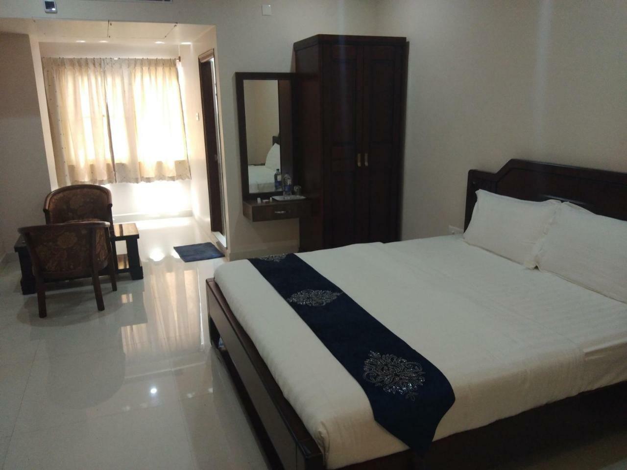 Jnr Grand Hotel Madanapalle Luaran gambar