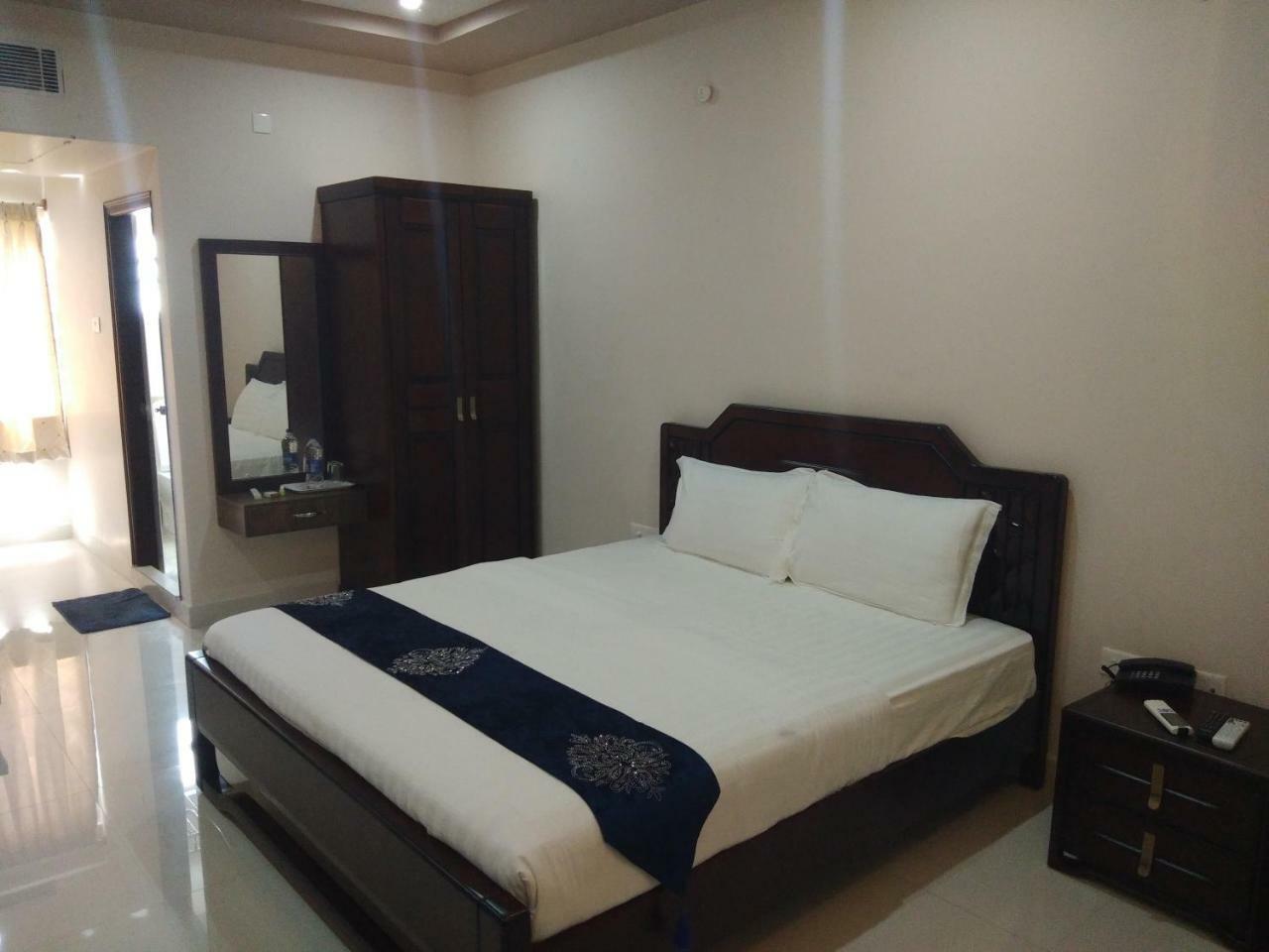Jnr Grand Hotel Madanapalle Luaran gambar
