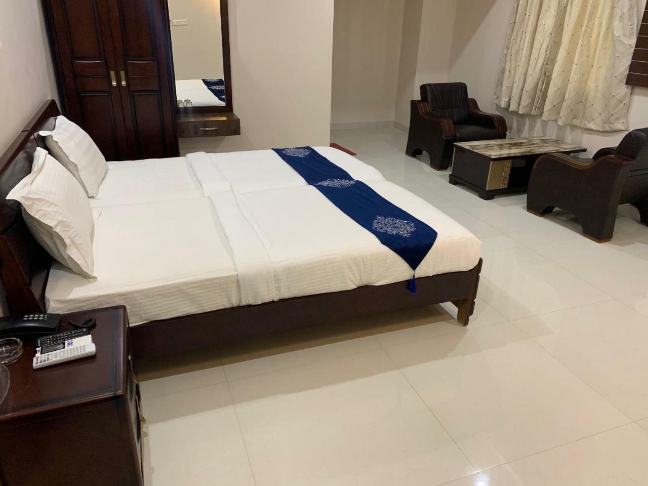 Jnr Grand Hotel Madanapalle Luaran gambar