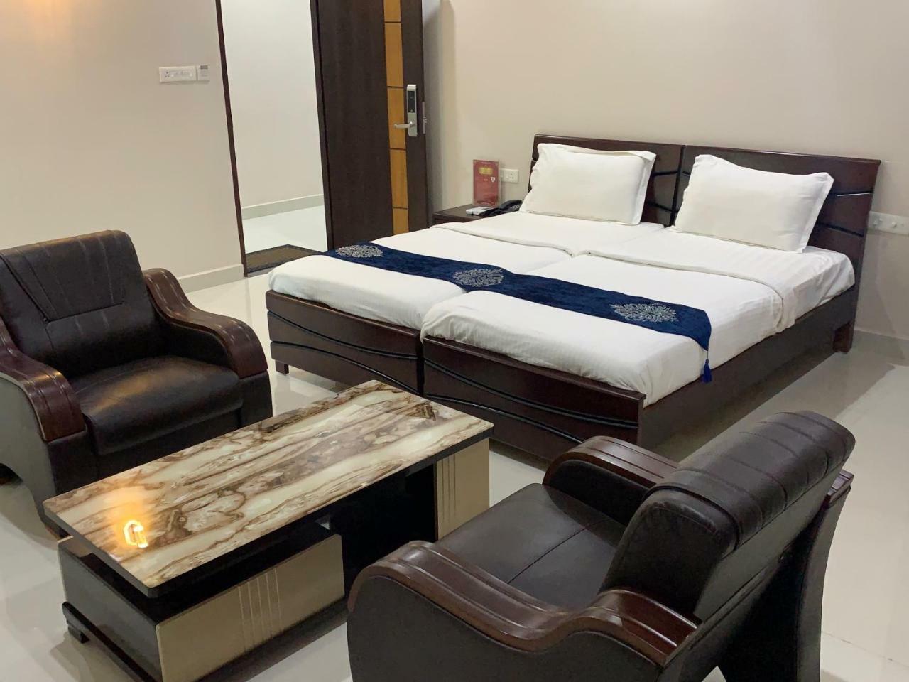 Jnr Grand Hotel Madanapalle Luaran gambar