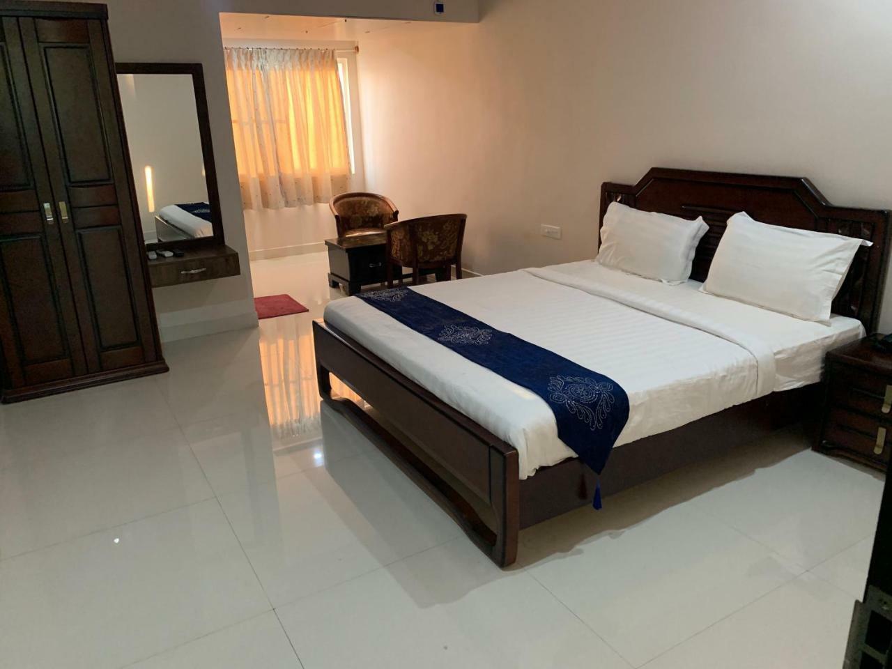 Jnr Grand Hotel Madanapalle Luaran gambar